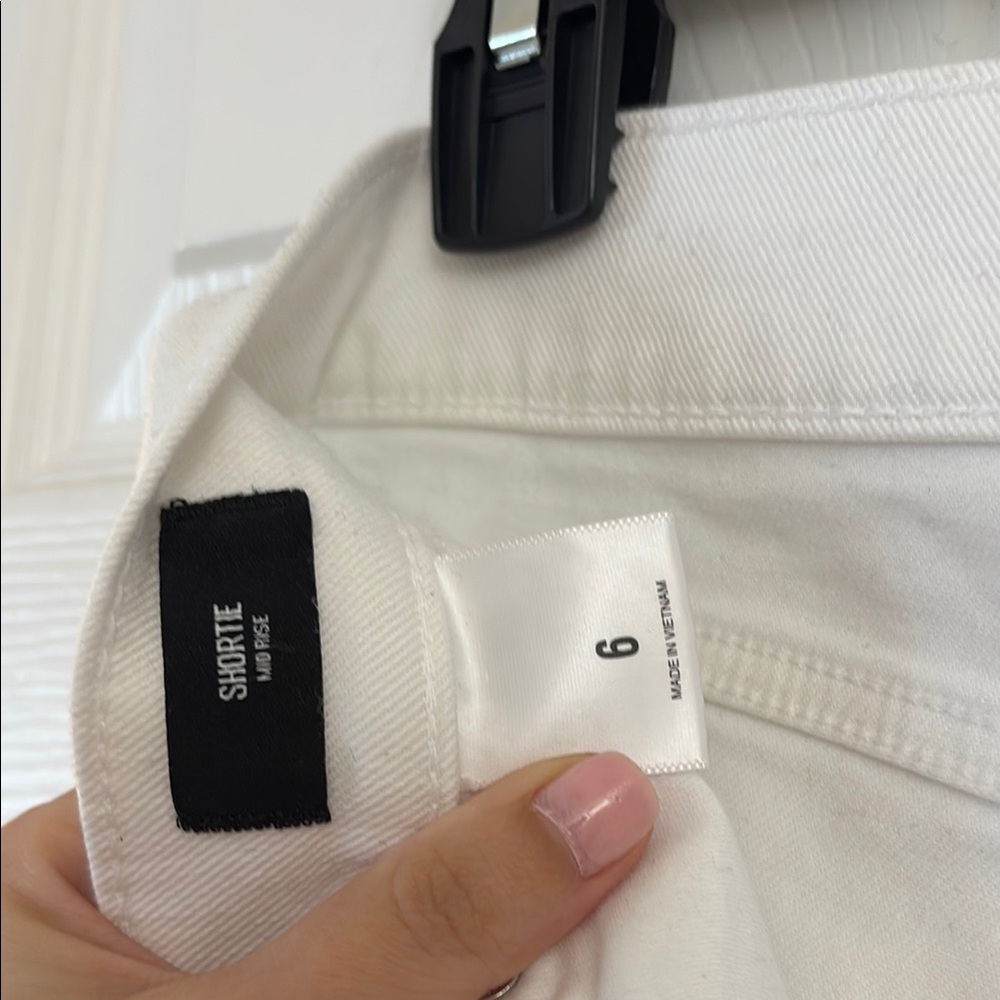 Express Shorts - Picture 3 of 4